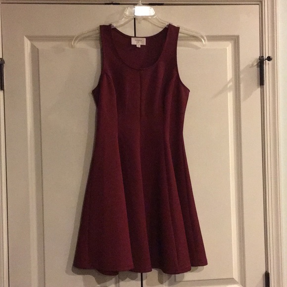 NEW Francesca’s Everly Dress in Burgundy - Picture 1 of 5